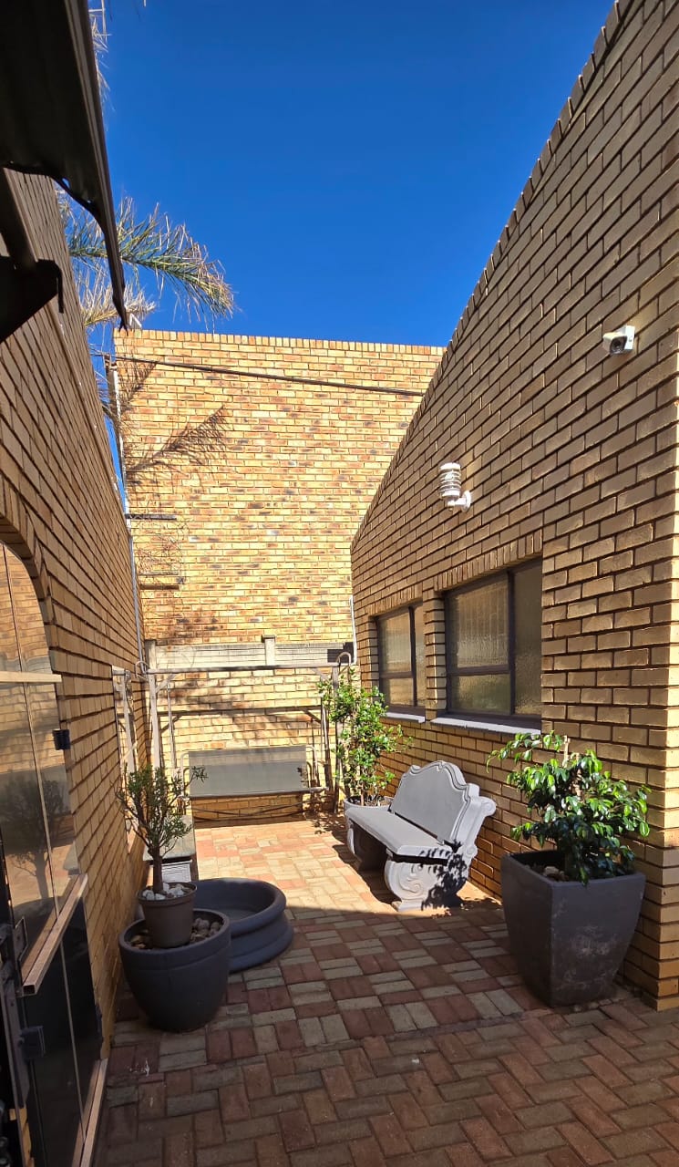 4 Bedroom Property for Sale in Manzil Park North West